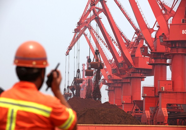 guerras-de-mineral-de-ferro-porto-de-carga-de-qingdao
