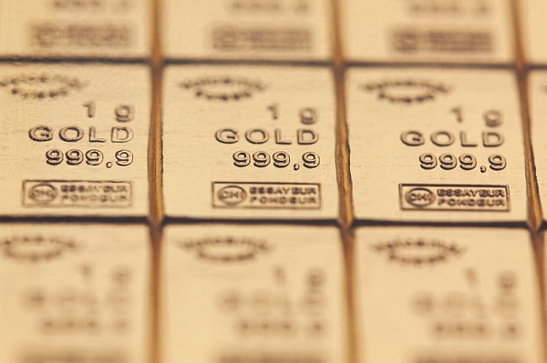 selektywne skupienie 1-gramowych sztabek złota